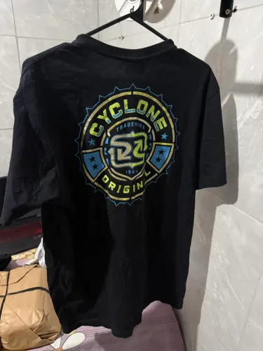 CAMISA PRETA CYCLONE TRADEMARK