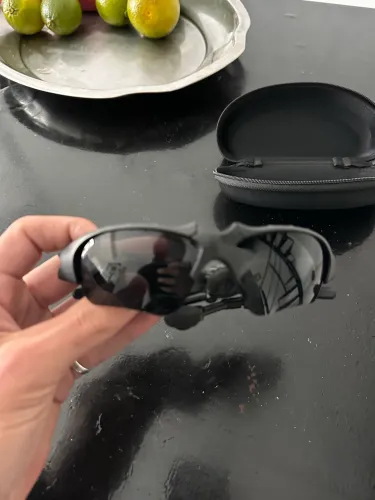Vendo óculos com fone via Bluetooth