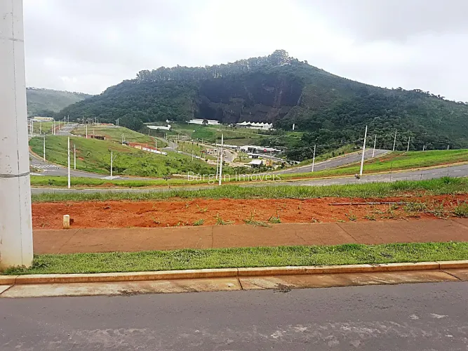 Excelente terreno em condomínio de alto padrão, no bairro Salvaterra, Juiz de Fora.