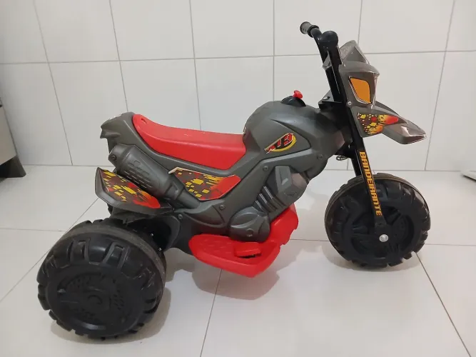 Moto elétrica infantil