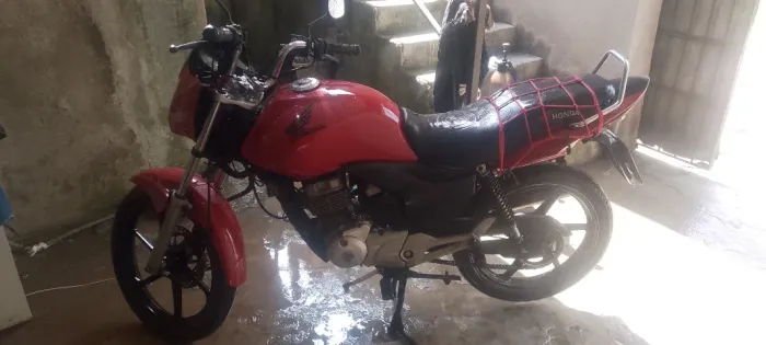 Vendo uma titan 150 mix 2010 tudo certinho quero 10.000