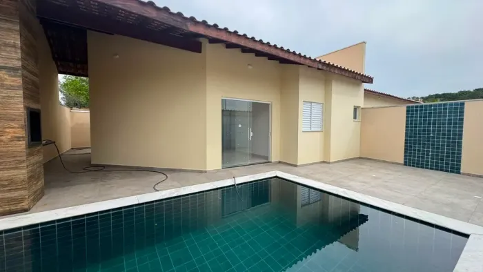Casa com piscina para venda com 3 quartos em Cibratel II - Itanhaém - SP
