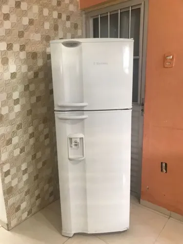Vende -se essa geladeira Eletrolux Frost Free
