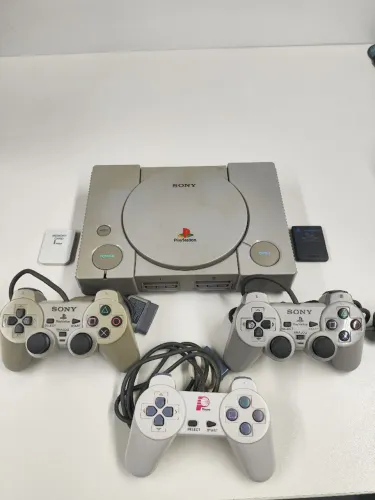 Playstation 1 Fat Ps1 + Controle + Cabos + Memory Card + Brinde Memory Card De Ps2