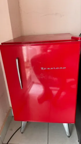 Frigobar Brastemp retrô vermelho 