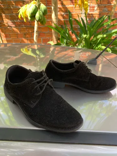 Sapato Masculino preto - camurça, seminovo, sola de borracha, Nº42