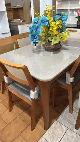 Mesa Tauari Com 04 Cadeiras Nova