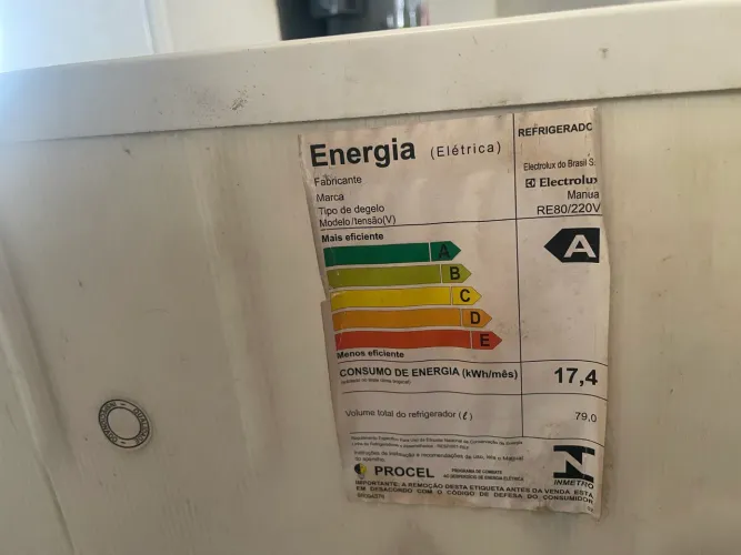Vendem-se um frigobar Electrolux em bom estado