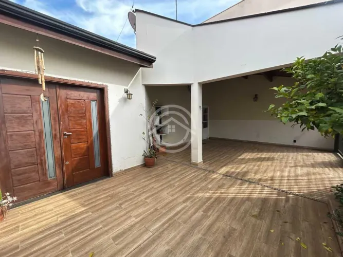Casa à Venda na Vila Cruzeiro em Itatiba/SP | Terreno 250m², 3 Dormitórios, Piscina e Edíc