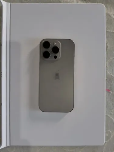 iPhone 16 pro, 128gb, em marcas de uso 