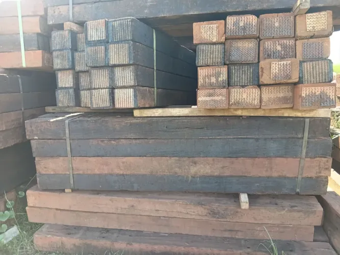Dormentes novos de ferrovia