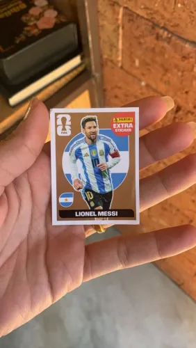Vende-se figurinha Messi