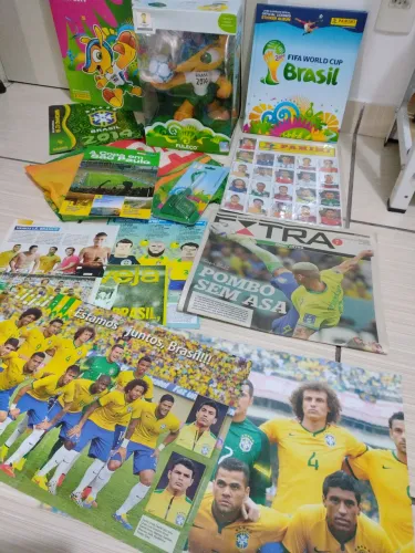 Álbum de figurinhas antigo