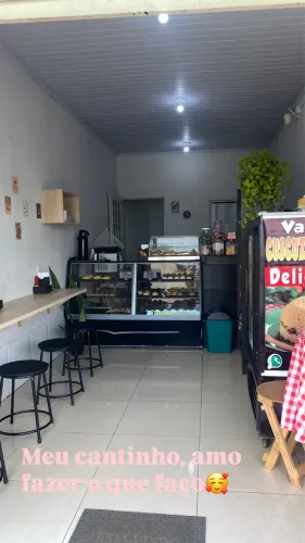 Vende-se uma expositor de padaria e uma estufa e salgados