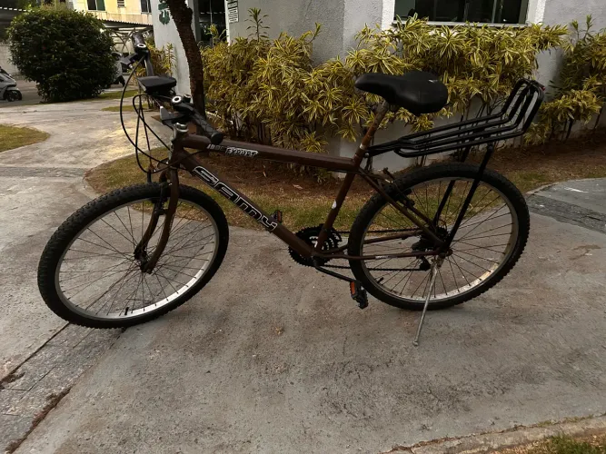 Bicicleta com bagageiro, luz frontal, luz traseira e tripé: R$350,00