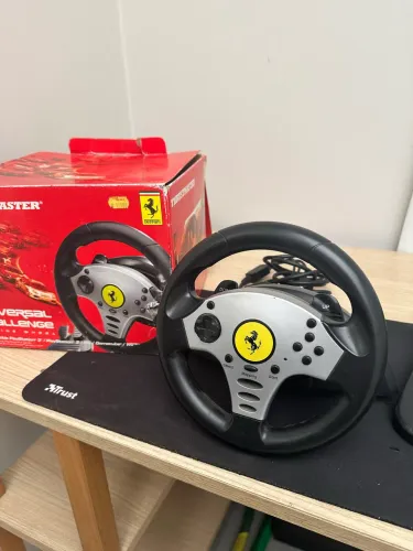 Volante Thrustmaster universal challenge