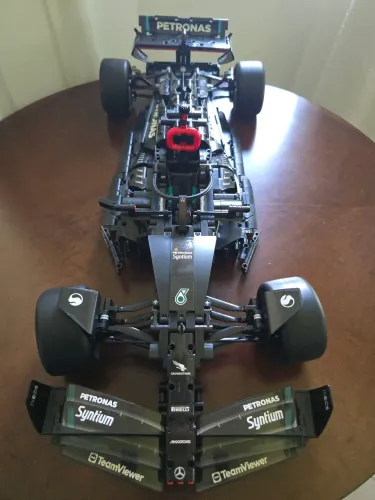 Formula 1mercedes na escala de 1/8 , carro em blocos tipo Lego muito legal. Para brincar, 