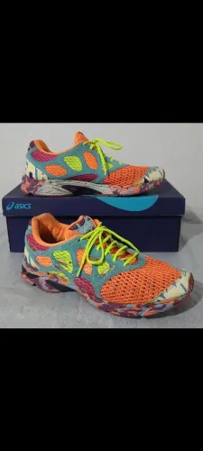 Tênis da Asics Laranja N° 44.5 cm, bonito, original, bem confortável, macio de andar.
