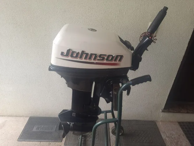 Motor 15 hp Johnson 2003 revisado ótimo