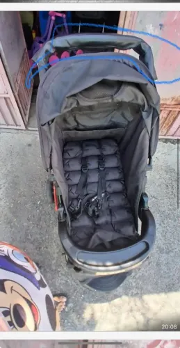 Vendo carrinho de bebê  3 rodas