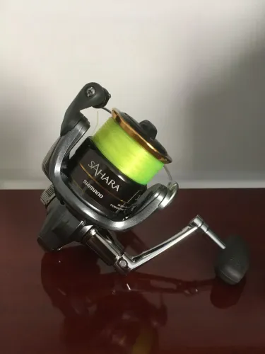 Molinete Shimano Sahara 3000FE