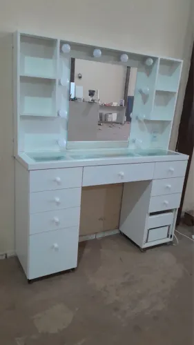 VENDO PENTEADEIRA CAMARIM - 10 lâmpadas 