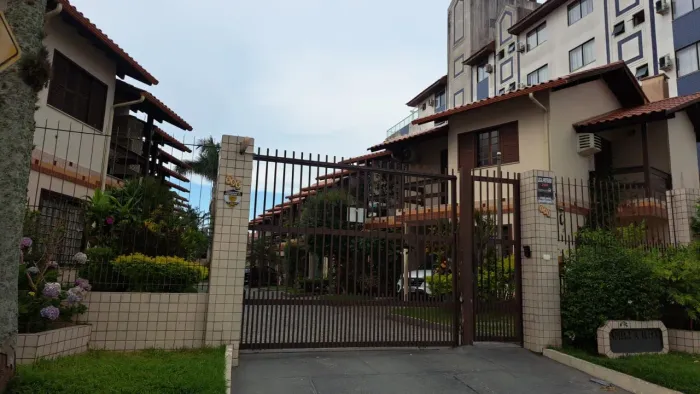 Vendo maravilhoso sobrado tipo chalé perto do mar em ingleses