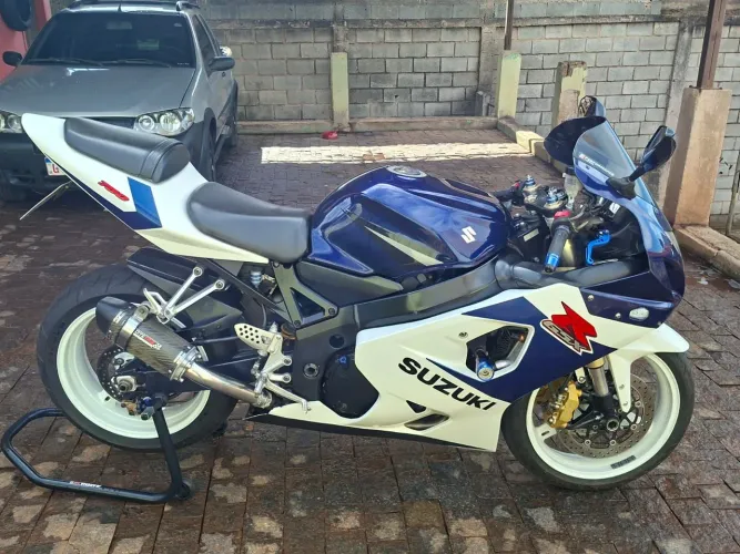 Moto Suzuki GSX-R 750. Impecável!