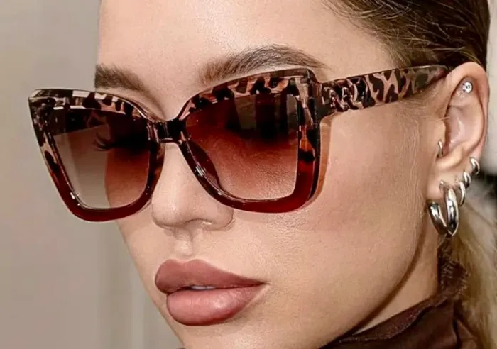 Óculos de Sol Vintage. Lentes Marrom degradê. Armação em estampa de Leopardo
