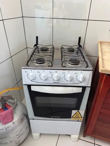 Fogão 4 bocas e forno, marca Atlas