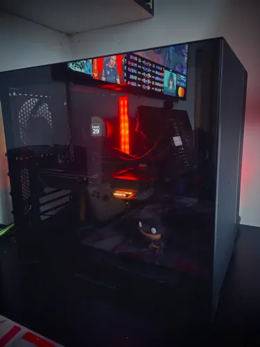 PC GAMER AM5 + RX9060XT