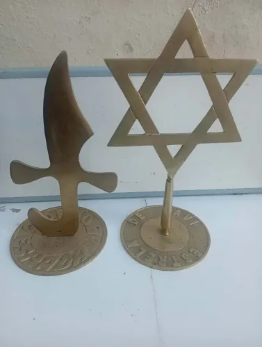 Artesanato de bronze pesa 5 kilos os dois tem 40 cm de altura