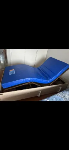 CAMA HOSPITALAR MOTORIZADA COM COLCHÃO ARTICULADO - EXCELENTE ESTADO