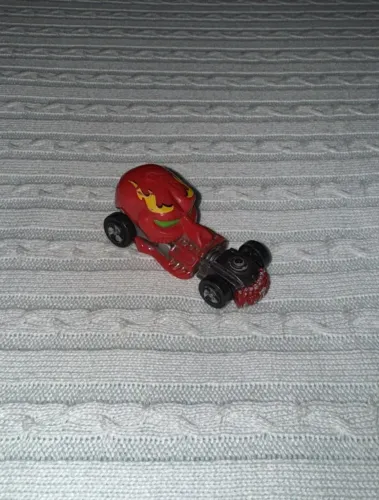 carrinho da maisto Kraniator Skull 2002 Red