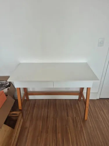 Mesa cavalete com gavetas
