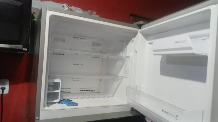 Geladeira pra venda boa so falta o gás!