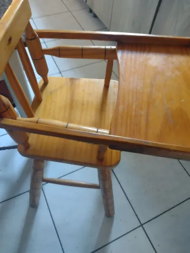 Cadeira de alimentação madeira