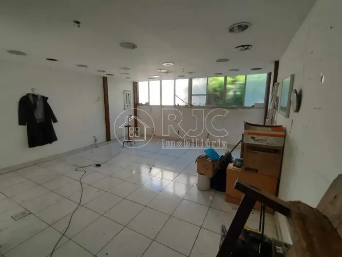 Imóvel para venda possui 145 metros quadrados com 3 quartos em Vila Isabel - Rio de Janeir