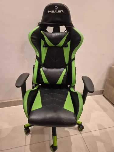 Cadeira gamer healer verde e preta reclinável, rotatória e com regulação de altura