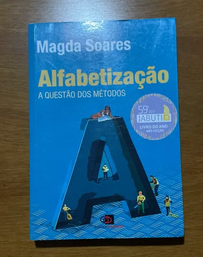 Alfabetização: A questão dos métodos - Madga Soares