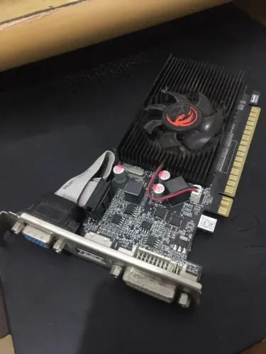 Placa de video GEFORCE GT 210