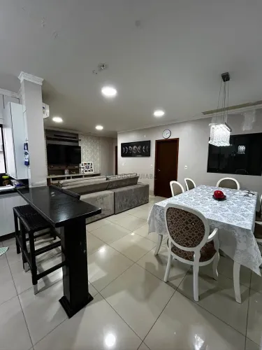 Casa 3 quartos sendo um suite- Codomínio fechado