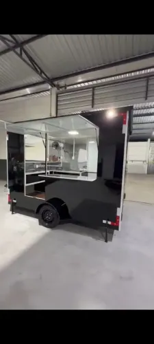 Trailer novo com vitrine refrigerada