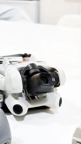 DJI Mini 4 Pro Fly More Combo + DJI RC 2 + Cartão SanDisk Extreme PRO 128GB