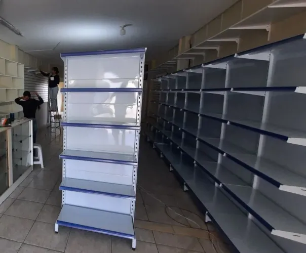 12 metros de prateleira gôndola central e lateral