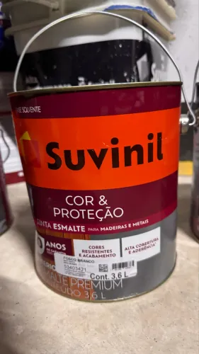 Tinta Suvinil esmalte a base de solvente na cor branca
