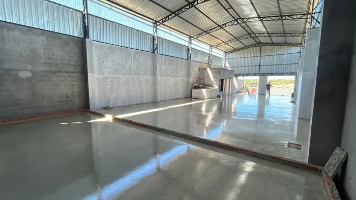 Galpão com doca 420m2 excelente oportunidade 