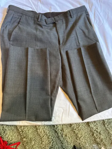 Calça social Hugo Boss cor. Cinza tamanho 44