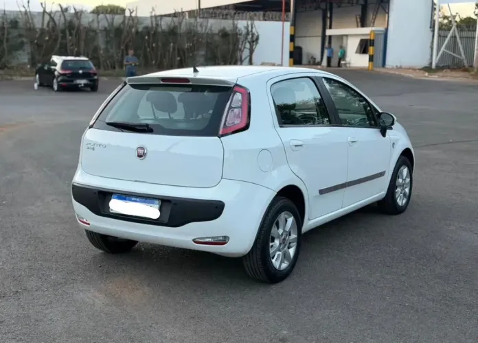 Fiat Punto Attractive 1.4 Fire Flex 8V 5P 2016