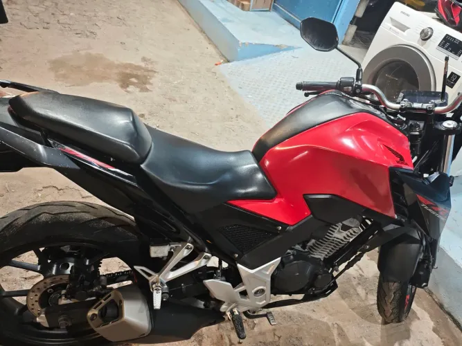 Twister F 300 com 35 mil km único dono chave reserva